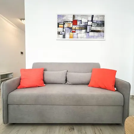 Apartment 1 Bedroom 816 *