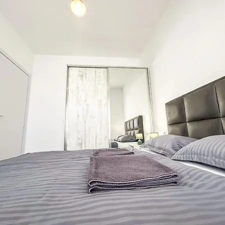 Apartment 1 Bedroom 816