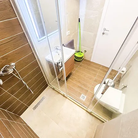 1 Bedroom 816 *
